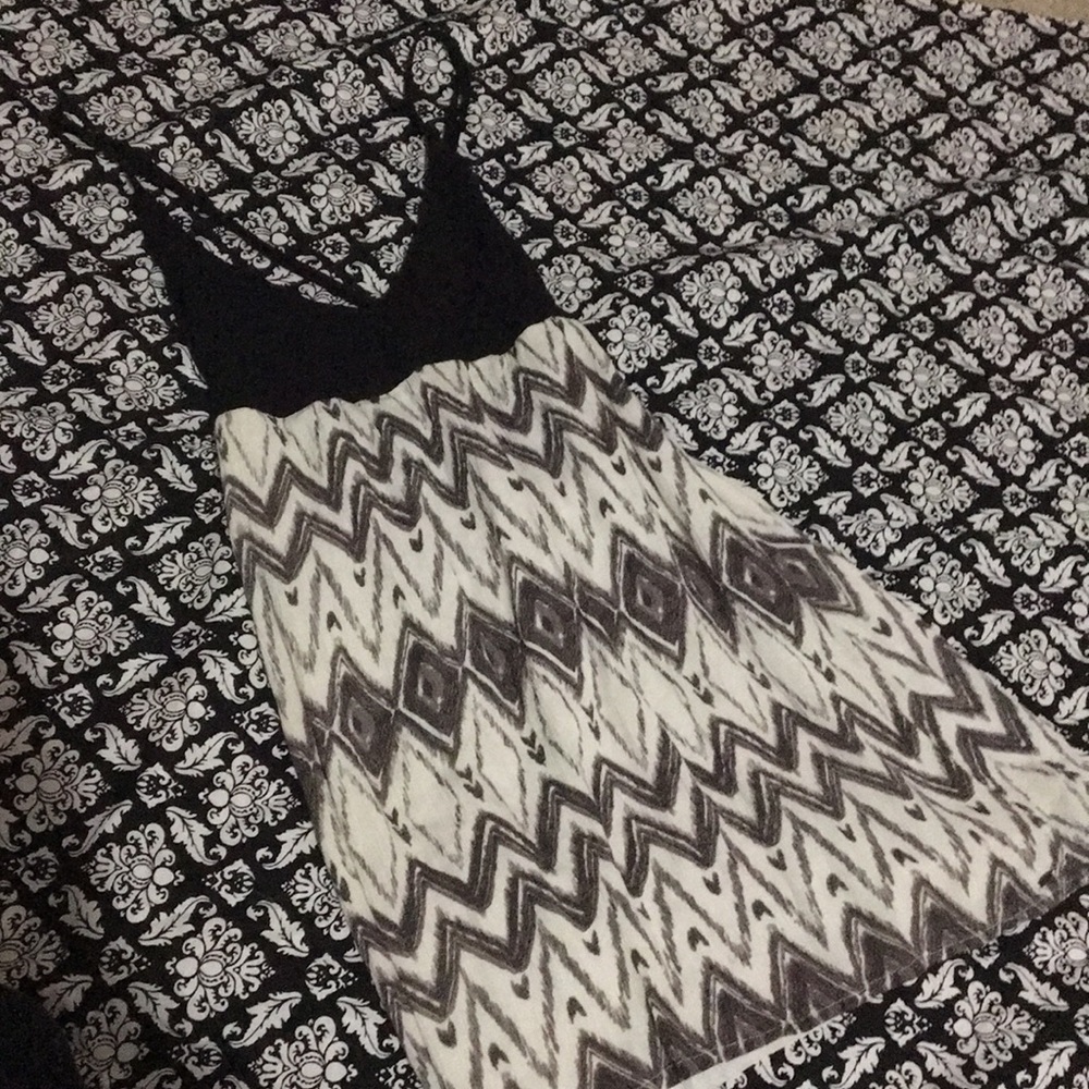 O’Neil. Dress black and white. Cute back